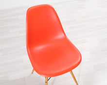 Lataa kuva Galleria-katseluun, DSW Vitra Eames tuoli oranssi
