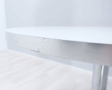 Lataa kuva Galleria-katseluun, Ruokapöytä metallijalalla
