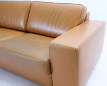 Load image into Gallery viewer, Natuzzi 3-istuttava nahkasohva ruskea
