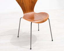 Lataa kuva Galleria-katseluun, Fritz Hansen Series 7 tuoli pähkinä
