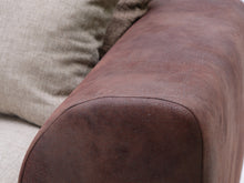 Load image into Gallery viewer, Havanna 2-istuttava kangassohva ruskea
