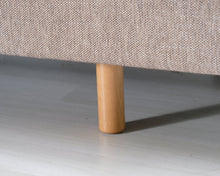 Lataa kuva Galleria-katseluun, Vepsäläinen Design 2-istuttava kangassohva beige
