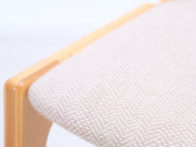 Ladda upp bild till gallerivisning, Erik Buch vintage tuoli beige verhoilu
