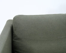 Lataa kuva Galleria-katseluun, Ligne Roset Stricto Sensu 2-istuttava kangassohva vihreä
