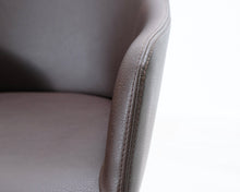 Lataa kuva Galleria-katseluun, Vitra Softshell tuoli tummanruskea
