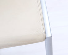Load image into Gallery viewer, BoConcept ruokatuoli kermanvalkoinen

