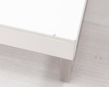 Load image into Gallery viewer, BoConcept Chiva sohvapöytä valkoinen
