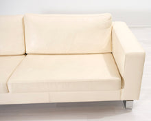 Lataa kuva Galleria-katseluun, BoConcept 3-istuttava nahkasohva luonnonvalkoinen
