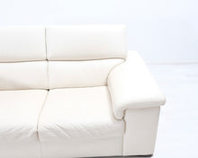 Load image into Gallery viewer, Natuzzi 2-istuttava nahkasohva luonnonvalkoinen
