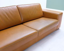 Load image into Gallery viewer, Natuzzi 3-istuttava nahkasohva ruskea
