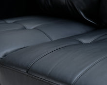 Lataa kuva Galleria-katseluun, 2-istuttava keinonahkasohva musta
