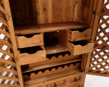 Load image into Gallery viewer, Kierrätyspuinen astiakaappi
