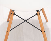 Ladda upp bild till gallerivisning, Vitra Eames DSW tuoli valkoinen
