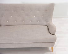 Lataa kuva Galleria-katseluun, 2-istuttava kangassohva vaaleanharmaa
