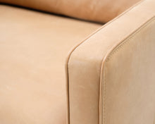 Load image into Gallery viewer, Furninova nahkanojatuoli beige
