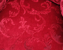 Lataa kuva Galleria-katseluun, 1940-luvun nojatuoli punaisella verhoilulla
