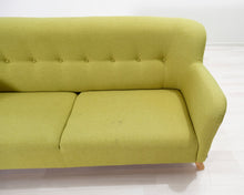 Lataa kuva Galleria-katseluun, 2,5-istuttava kangassohva vihreä
