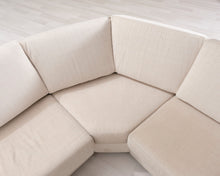 Lataa kuva Galleria-katseluun, Kulmasohva vuodeominaisuudella beige
