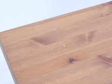 Ladda upp bild till gallerivisning, Puinen ruokapöytä
