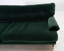 Load image into Gallery viewer, The Sofa Store Amelia 3-istuttava samettisohva vihreä
