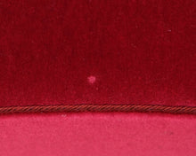 Lataa kuva Galleria-katseluun, 2,5-istuttava samettisohva punainen
