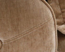 Load image into Gallery viewer, Napoleon 3-istuttava samettisohva beige
