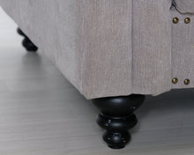 Lataa kuva Galleria-katseluun, Chesterfield sohva vaaleanharmaa
