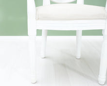 Load image into Gallery viewer, Kustavistyylinen tuoli valkoinen
