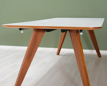 Ladda upp bild till gallerivisning, Bolia jatkettava ruokapöytä pähkinäpuu / laminaatti
