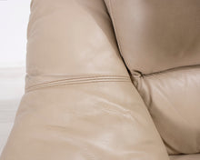 Lataa kuva Galleria-katseluun, 2-istuttava nahkasohva beige
