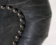 Lataa kuva Galleria-katseluun, 2-istuttava nahkasohva harmaa
