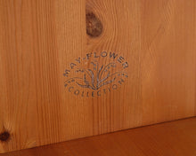Lataa kuva Galleria-katseluun, Mayflower Furniture lipasto
