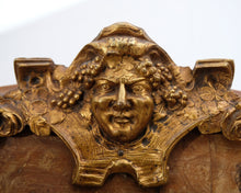 Load image into Gallery viewer, Antiikkinen lipasto lasivitriinillä
