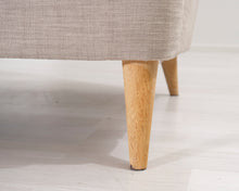 Lataa kuva Galleria-katseluun, 2-istuttava kangassohva vaaleanharmaa
