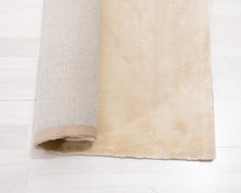 Lataa kuva Galleria-katseluun, Silkkimatto 210 x 250 cm beige
