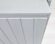 Lataa kuva Galleria-katseluun, Kirjahylly harmaa
