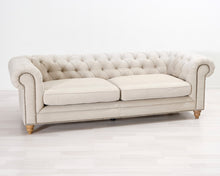 Load image into Gallery viewer, Chesterfield 3-istuttava sohva beige
