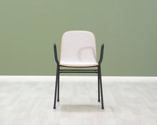 Ladda upp bild till gallerivisning, Hem Touchwood Armchair tuoli mustalla metallirungolla
