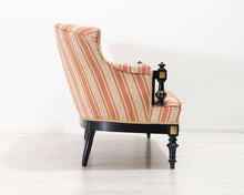 Lataa kuva Galleria-katseluun, 2-istuttava antiikkinen sohva
