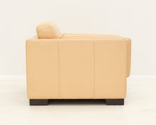 Load image into Gallery viewer, Boknäs nahkanojatuoli beige

