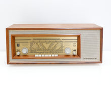 Lataa kuva Galleria-katseluun, Phillips vintage putkiradio sisustukseen
