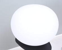 Lataa kuva Galleria-katseluun, Flos Glo-Ball Basic 2 pöytävalaisin
