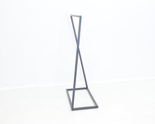 Ladda upp bild till gallerivisning, BEdesign Lume Coat Stand vaaterekki
