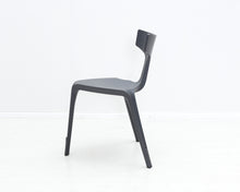 Lataa kuva Galleria-katseluun, VS Furniture Stakki chair musta
