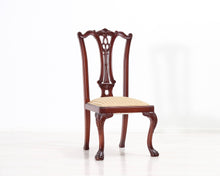 Load image into Gallery viewer, Vanha ruokatuoli kangasistuimella beige
