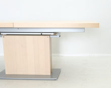 Load image into Gallery viewer, BoConcept Milano jatkettava ruokapöytä vaalea
