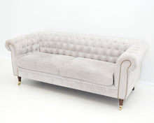 Lataa kuva Galleria-katseluun, Brandas 3-istuttava Chesterfield sohva vaalea beige
