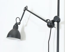 Lataa kuva Galleria-katseluun, DCW éditions Lampe Gras 210° seinävalaisin pyöreä varjostin

