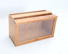 Load image into Gallery viewer, Boknäs Mappivitriini lasiovella (K47, S39 cm)
