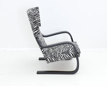 Ladda upp bild till gallerivisning, Artek 401 nojatuoli zebra-kankaalla
